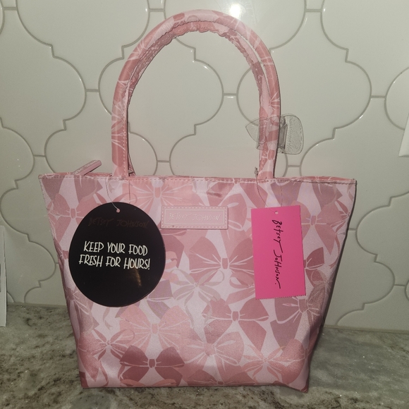 Betsey Johnson Handbags - Betsey Johnson Pink Bow Patterned Insulated Lunch Bag
